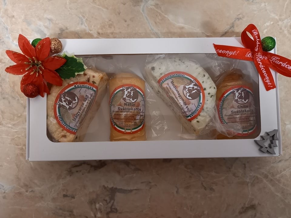 sajtok ajándékdobozban